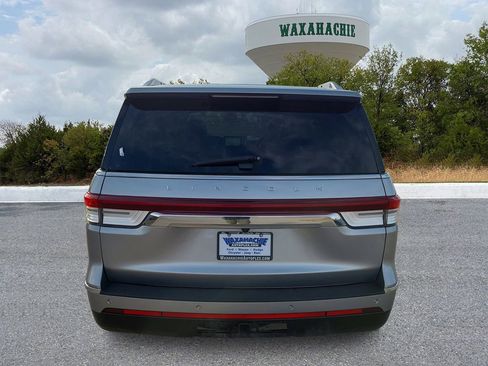 Used 2023 Lincoln Navigator Reserve image 4