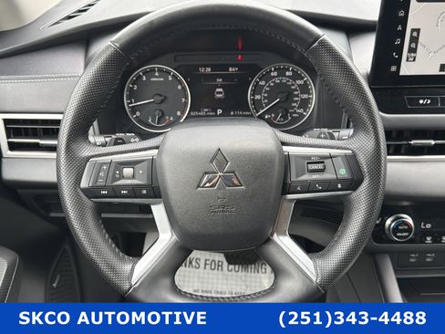 Used 2025 Mitsubishi Outlander SE FWD image 18
