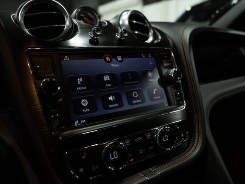Used 2019 Bentley Bentayga AWD/4WD image 43