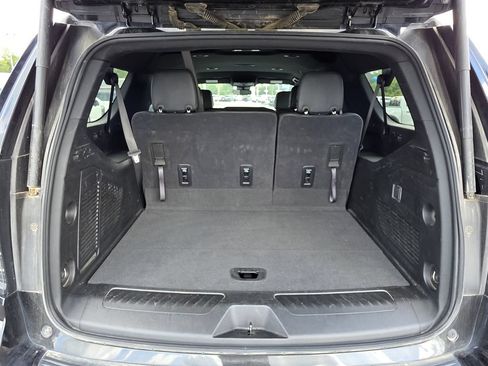 Used 2025 Chevrolet Suburban LT AWD/4WD image 12