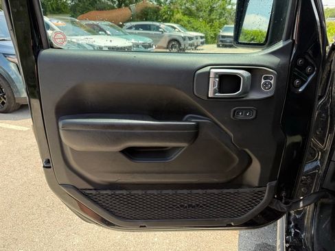 Used 2024 Jeep Wrangler Unlimited Sport AWD/4WD image 7