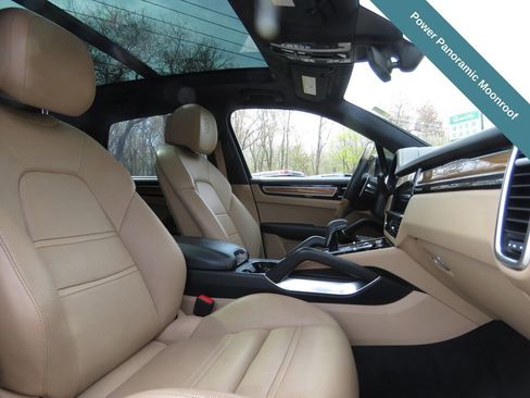 Used 2021 Porsche Cayenne Turbo AWD/4WD image 13
