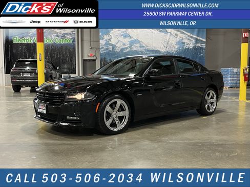 Used 2017 Dodge Charger R/T image 1