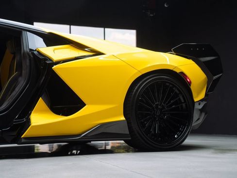 Used 2024 Lamborghini Revuelto AWD/4WD image 29