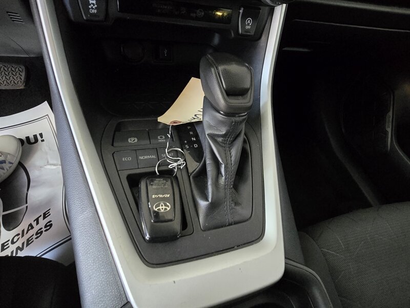 Used 2021 Toyota RAV4 XLE FWD image 19