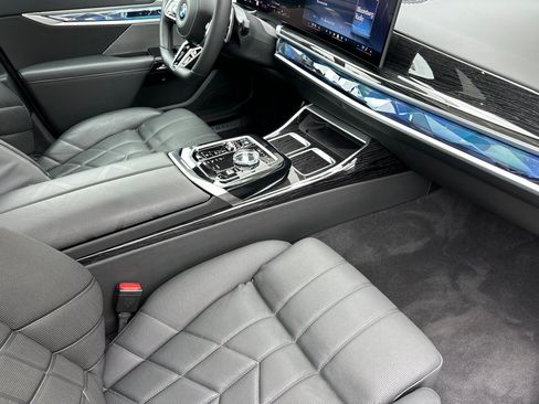 Used 2024 BMW 740i w/ Premium Package RWD image 14
