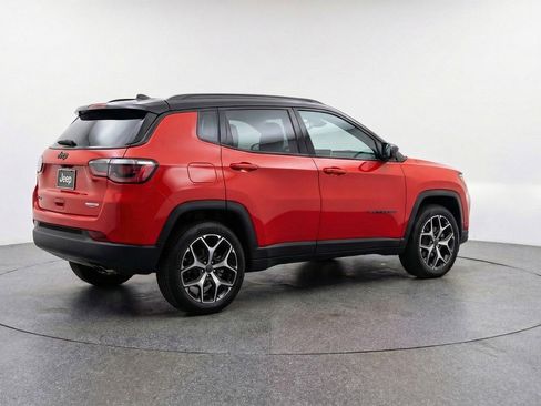 Used 2025 Jeep Compass Limited AWD/4WD image 9