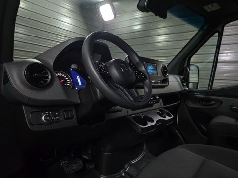 Used 2023 Mercedes-Benz Sprinter 2500 image 15