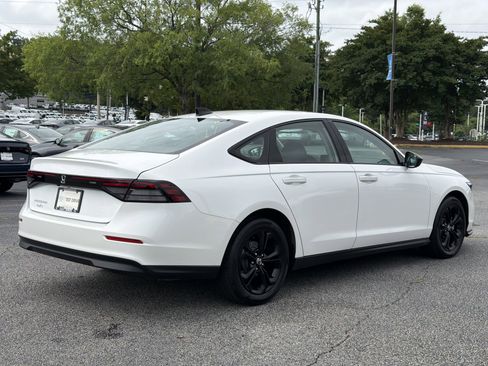 Certified 2025 Honda Accord SE image 5