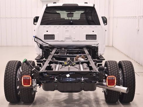 New 2026 Ford F550 4x4 Crew Cab w/ XLT Value Package image 8