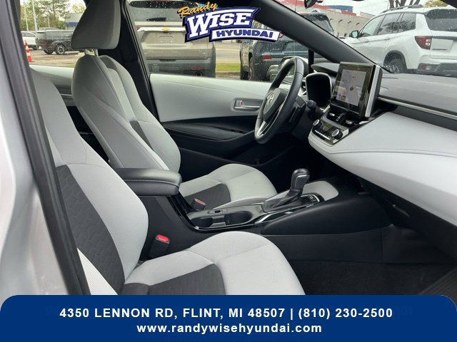 Used 2025 Toyota Corolla SE w/ SE Package FWD image 38