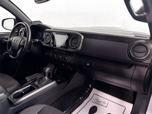 Used 2017 Toyota Tacoma SR5 image 31