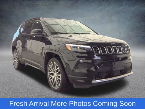 Used 2023 Jeep Compass Limited w/ Elite Group AWD/4WD image 3
