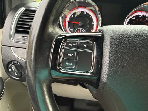 Used 2019 Dodge Grand Caravan SXT FWD image 23