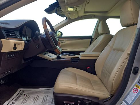 Used 2017 Lexus ES 300h FWD image 12