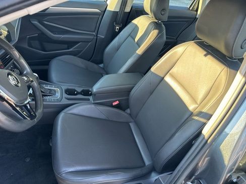 Used 2020 Volkswagen Jetta SE w/ SE Cold Weather Package image 10