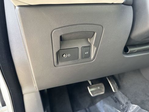 New 2026 Land Rover Range Rover Velar Dynamic SE image 16