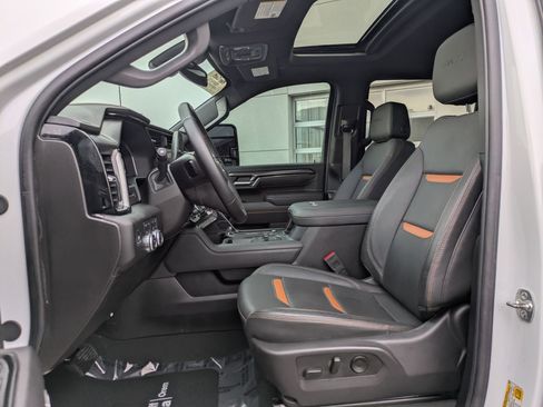 Used 2025 GMC Sierra 2500 AT4 image 28