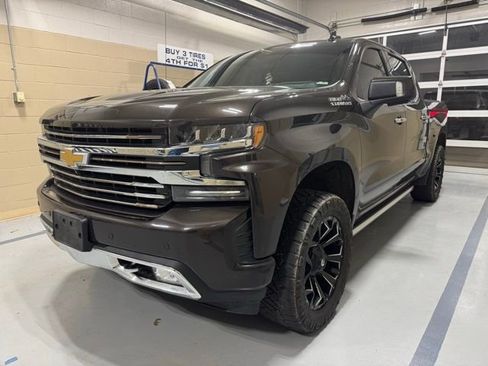 Used 2019 Chevrolet Silverado 1500 High Country w/ Technology Package image 2