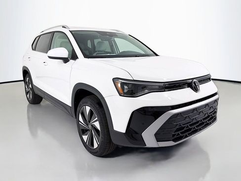 New 2026 Volkswagen Taos SE AWD/4WD image 1