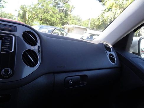 Used 2017 Volkswagen Tiguan S image 34