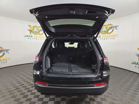 Used 2024 Jeep Grand Cherokee Altitude AWD/4WD image 34