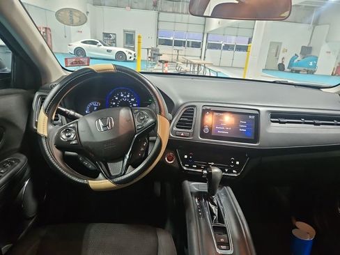 Used 2019 Honda HR-V EX image 10