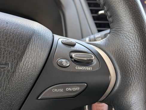 Used 2020 Nissan Pathfinder SV image 28