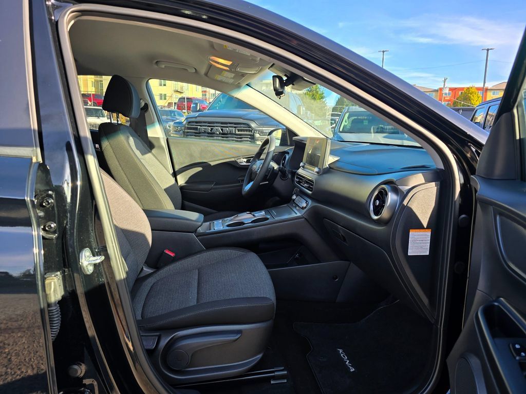 Used 2023 Hyundai Kona SE FWD image 10
