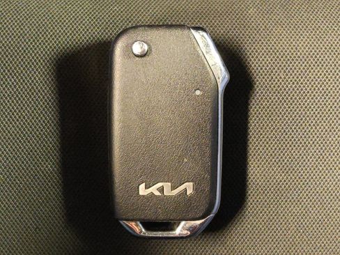Used 2025 Kia Sportage LX AWD/4WD image 32