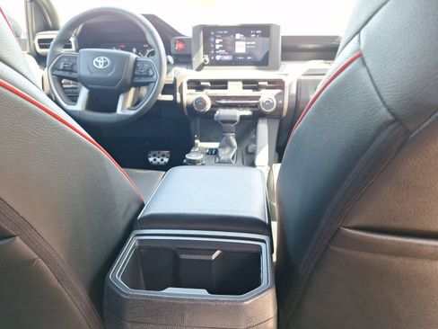 Used 2025 Toyota Tacoma TRD Sport AWD/4WD image 32