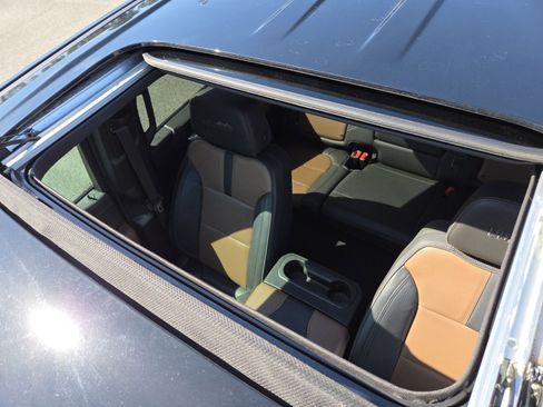 Used 2023 Chevrolet Silverado 2500 High Country image 32