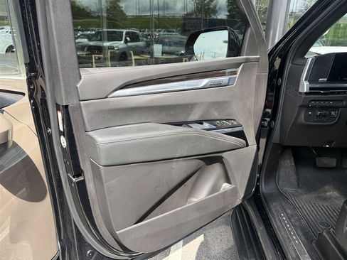 Used 2025 Cadillac Escalade Premium Luxury AWD/4WD image 10