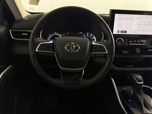 Used 2023 Toyota Highlander XLE image 21
