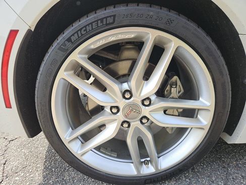 Used 2019 Chevrolet Corvette Stingray Coupe w/ 1LT RWD image 30