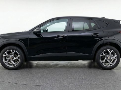 Used 2025 Chevrolet Trax LT FWD image 5