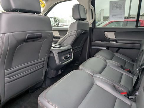 Used 2025 Ford Expedition Max Active AWD/4WD image 30