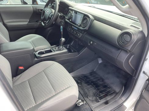 Used 2022 Toyota Tacoma SR AWD/4WD image 18
