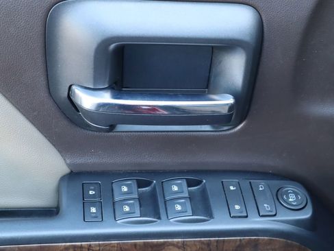 Used 2018 Chevrolet Silverado 1500 LT w/ All Star Edition image 22