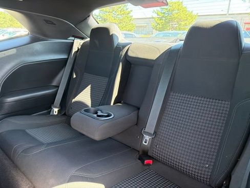 Used 2016 Dodge Challenger SXT RWD image 19