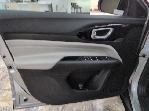Used 2025 Jeep Compass Limited AWD/4WD image 10