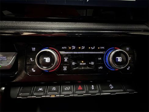 Certified 2022 GMC Sierra 1500 AT4 w/ AT4 Preferred Package image 19