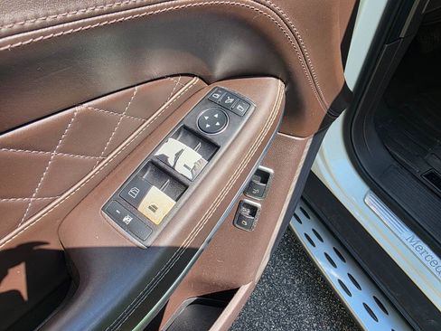 Used 2017 Mercedes-Benz GLS 550 4MATIC image 13