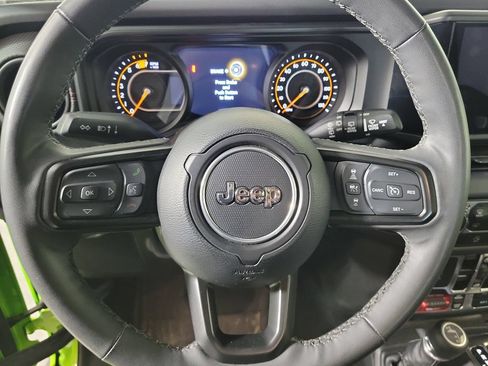 Used 2025 Jeep Wrangler Unlimited Rubicon w/ Safety Group AWD/4WD image 14