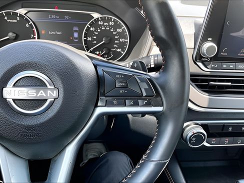 Certified 2025 Nissan Altima 2.5 SR FWD image 11