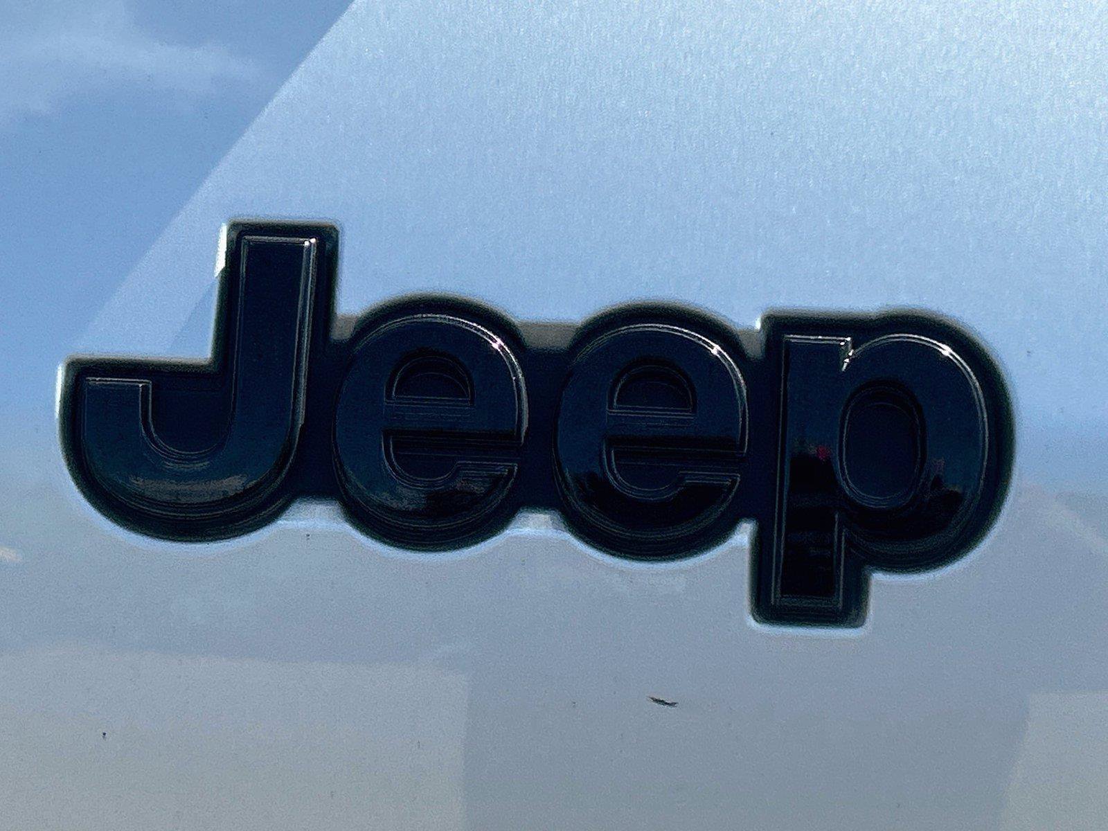 Used 2024 Jeep Grand Cherokee L Altitude AWD/4WD image 12