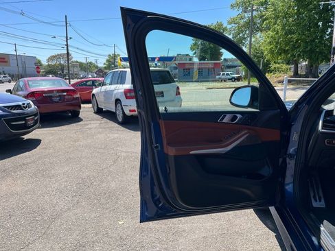 Used 2019 BMW X5 xDrive40i w/ M Sport Package AWD/4WD image 14