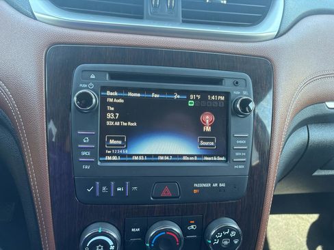 Used 2017 Chevrolet Traverse LT w/ Style and Technology Package AWD/4WD image 17