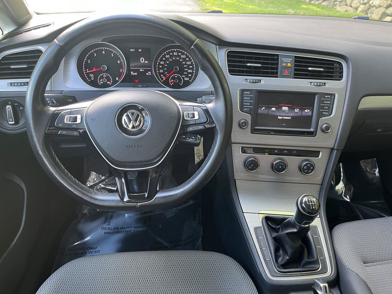 Used 2016 Volkswagen Golf S FWD image 9