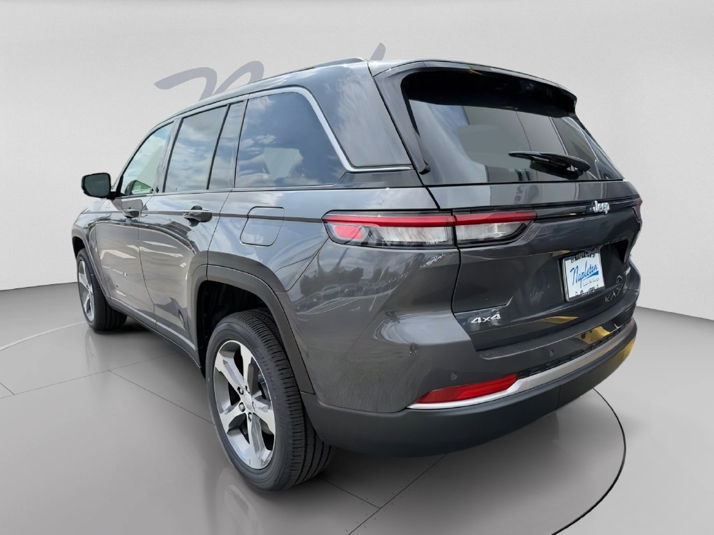 New 2026 Jeep Grand Cherokee Limited w/ Luxury Tech Group II AWD/4WD image 8
